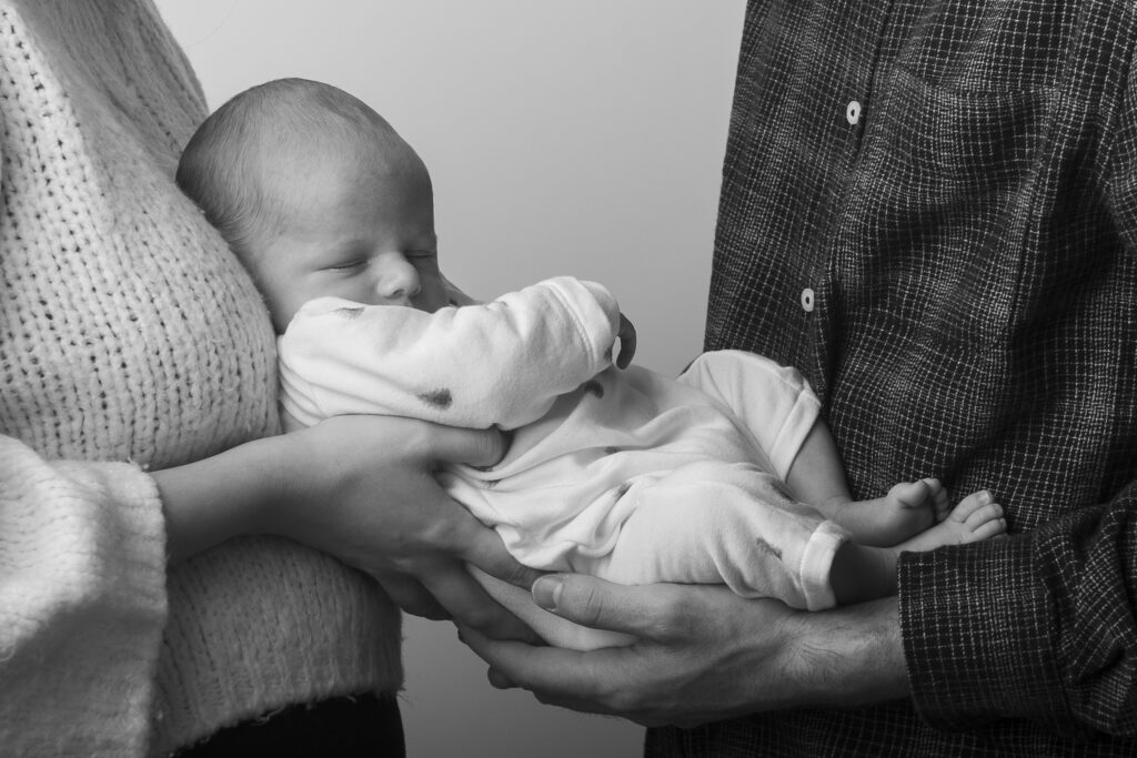 newborn baby, 3 weeks old, bw, parents