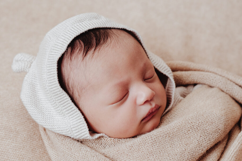 newborn baby boy 17 days old, at home shooting